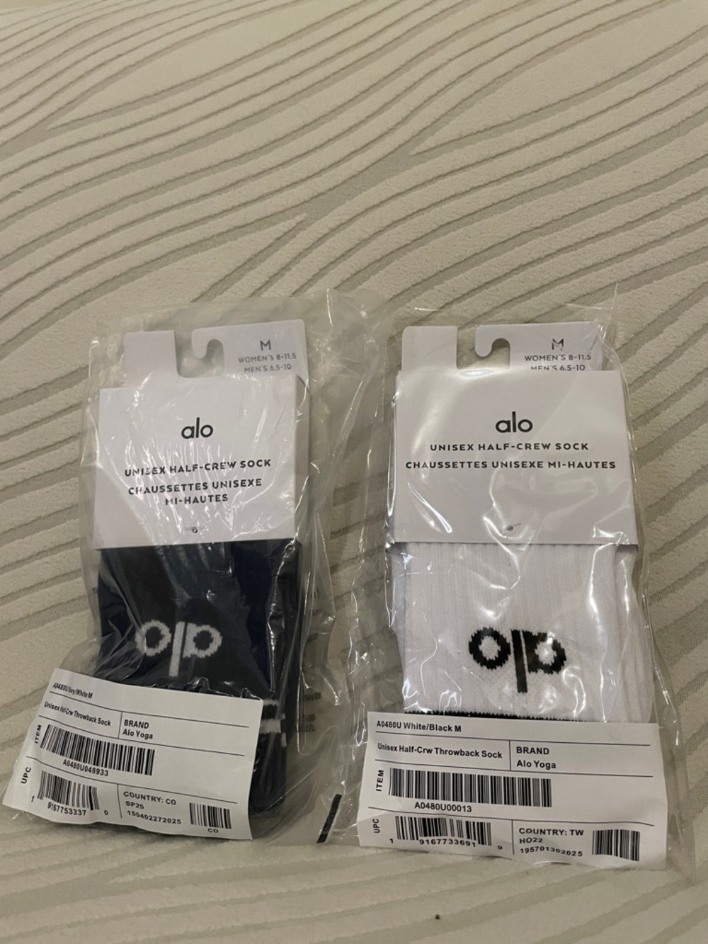 ALO Yoga Unisex Half-Crew Socks — Black & White (2 Pack)